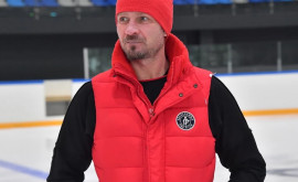 Впервые после тяжелой болезни Роман Костомаров вышел на лед