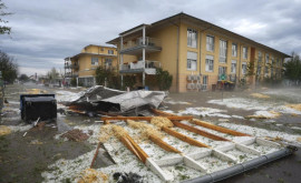 Copaci doborîți clădiri și mașini distruse în urma unei furtuni violente în Germania