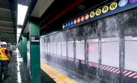 Inundaţie spectaculoasă în cea mai aglomerată staţie de metrou din New York