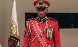 Liderul loviturii de stat din Gabon a depus jurămîntul de preşedinte