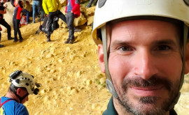 Спасение спелеолога в турецкой пещере половина дистанции пройдена