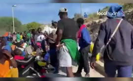 Migranții ilegali de pe insula Lampedusa blochează masiv drumurile