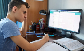 Эксперт Все больше молодежи в Молдове предпочитает учиться дома