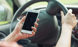 Schimbări în legislația rutieră din Italia Ce riscă șoferii care folosesc telefonul mobil la volan