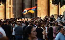 Peste 80 de persoane au fost reținute la protestele din Erevan