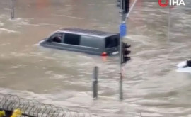 Istanbul inundat străzile sau transformat în rîuri