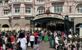 Eurodeputații ajunși din greșeală la Disneyland Paris