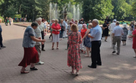 Seniorii din capitală invitați din nou la dans în Parcul Central