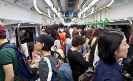 Unul dintre cele mai aglomerate din lume metrouri testează vagoanele fără scaune