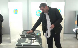Кандидат в мэры столицы от ПДС Лилиан Карп воспользовался своим избирательным правом