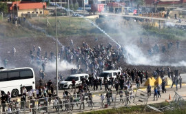 În Turcia un grup de protestatar au atacat o bază americană poliția a folosit tunuri cu apă