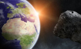 Un asteroid de mărimea unui avion sa apropiat de Pămînt