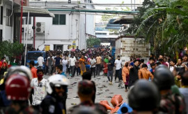 Plătiți cu 95 de pe lună muncitorii care fac haine pentru Zara și HM protestează de 2 săptămîni în Bangladesh