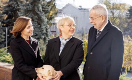  Președintele Austriei mușcat de cîinele Maiei Sandu ia transmis un cadou pentru Codruț