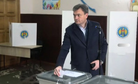 Премьерминистр Дорин Речан принял участие в голосовании в пригороде столицы