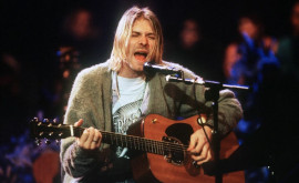 Cine a cumpărat chitara lui Kurt Cobain vîndută la licitație