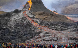 В Исландии в случае извержения вулкана предлагают поливать лаву водой 