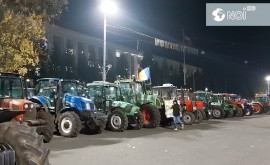 Фермеры оставили на ночь свои тракторы на ПВНС протесты продолжатся