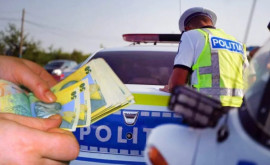 Șoferi moldoveni forțați să dea mită unor polițiști din România cum mergea schema