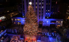 Cel mai cunoscut pom de Crăciun din lume a fost iluminat
