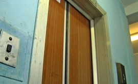 Во многих домах в Кишиневе лифты старые им уже почти полвека