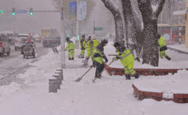 Изза снежной бури в Центральном Китае отменили занятия в школах и авиарейсы