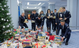 Таможенная служба подарила книги в рамках акции Библиотека под елкой