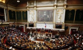 Парламент Франции принял спорный законопроект по иммиграции
