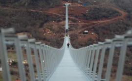 Unde va apărea cel mai lung pod pietonal suspendat din lume 