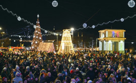 Care este atmosfera în centrul Chișinăului unde a fost dat startul sărbătorilor de iarnă