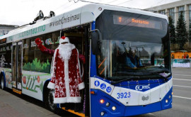 Познай Кишинев вместе с Дедом Морозом на туристическом троллейбусе 