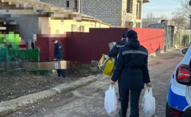 Polițiștii au făcut o surpriză plăcută unei familii din Chișinău