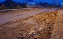 Когда жители Кодру которым обещали отремонтировать дорогу избавятся от грязи