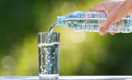 Ученые обнаружили угрозу здоровью в воде в пластиковых бутылках