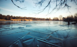 Stați departe de lacurile înghețate Atenționarea specialiștilor