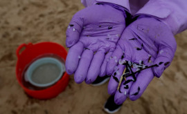 Autoritățile din nordul Spaniei în alertă după ce plajele au fost invadate de plastic