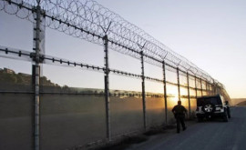 Забор установленный в Техасе на границе с Мексикой временно демонтирован