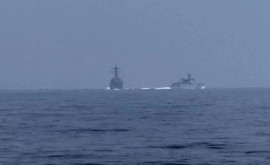 Американский эсминец USS John Finn прошел через Тайваньский пролив