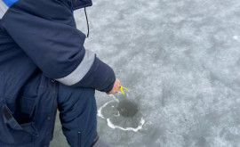 Atenție la pescuitul la copcă gheața este subțire
