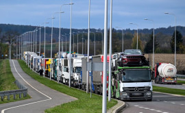 Șoferii atenționați Mai multe puncte de trecere a frontierei dintre Polonia și Ucraina sînt blocate