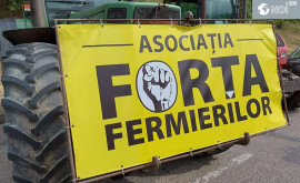Fermierii au blocat cu tehnica agricolă vama Leușeni