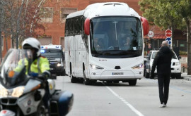 Фанат Реала въехал на своей машине в автобус команды