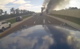 Avion surprins în momentul prăbușirii sale pe o autostradă din Florida