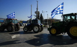 Fermierii greci cu tractoarele în Atena 