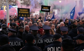 Proteste în Albaniace vrea opoziția
