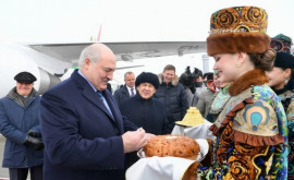Fără pîine și sare Cu ce bucate tradiționale a fost întîmpinat Lukașenko la Kazan