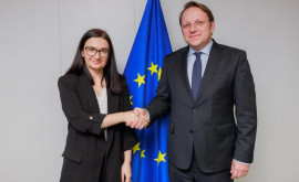 О чем говорили Кристина Герасимова и комиссар ЕС по расширению