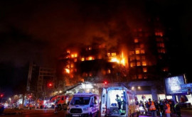 Două clădiri rezidențiale din Valencia cuprinse de flăcări