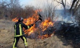 Incendii de vegetație salvatorii au lichidat mai multe focare în toată țara
