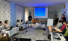 Hubul mobil YMCA Moldova pune bazele educației digitale pentru pedagogii din zonele rurale